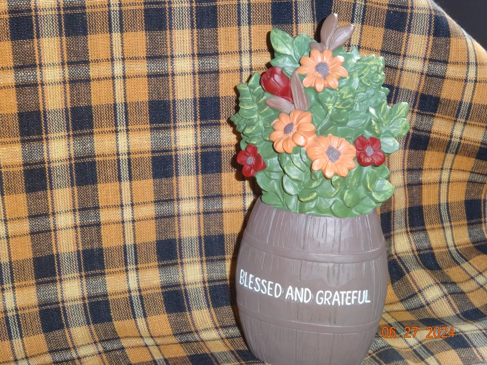 NUEVO CUBO DE FLORES "BENDITO Y AGRADECIDO" FLORES DE OTOÑO EN BARRIL Foto 2 de 4