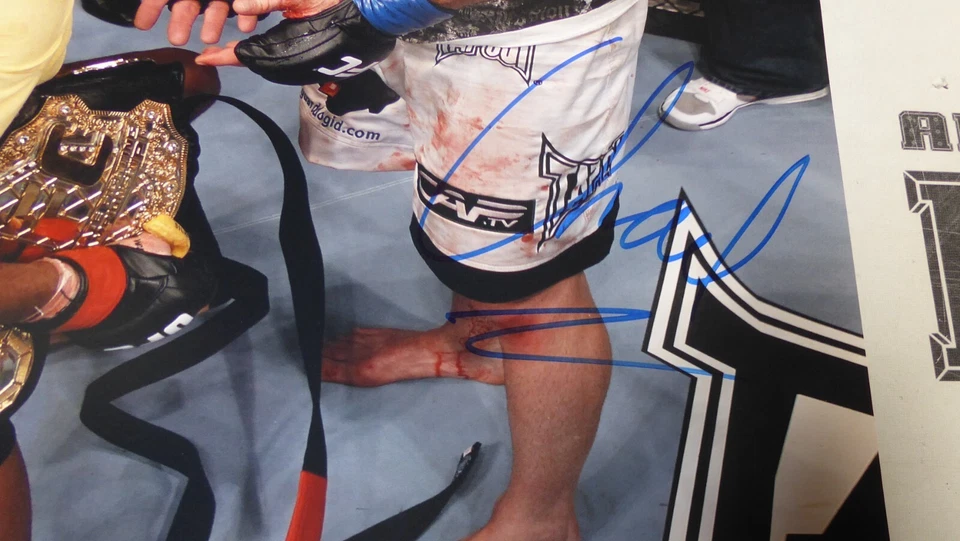 Foto firmada por Chael Sonnen UFC 117 16x20 certificado de autenticidad PSA/DNA Anderson Silva Belt Imagen Foto 3 de 4