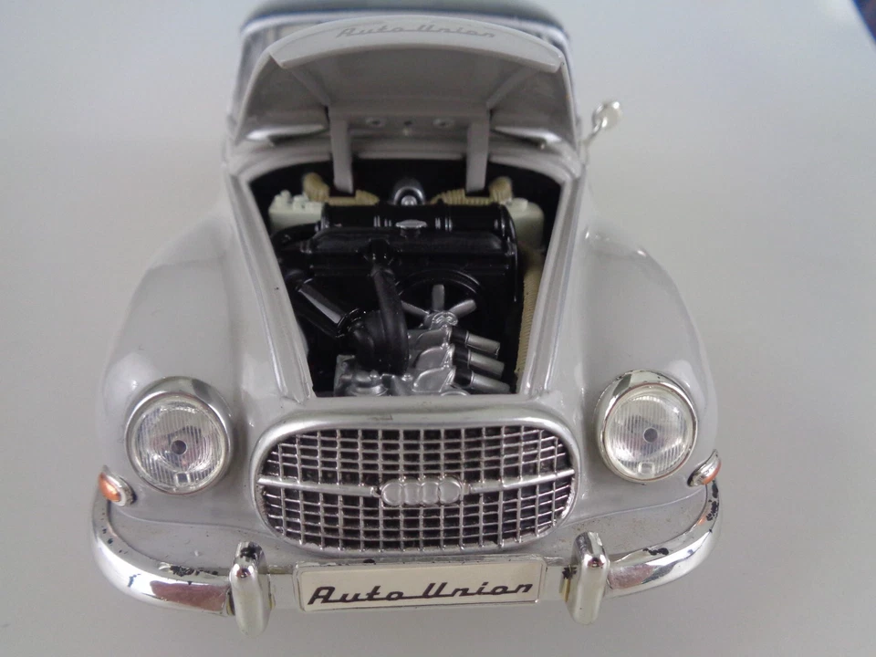 Revell Auto Union 1000 S Coupé 1:18 Grau (7667) - Bild 3 von 4