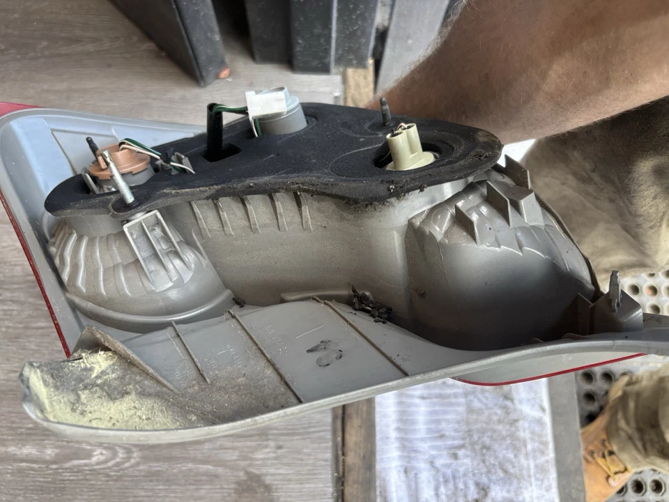 Задний фонарь для 2012-2013 Scion tC со стороны водителя с отверстием для гнезда - Изображение 3 из 4