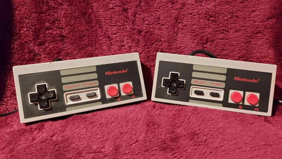 NES Orange Zapper and Two OEM Controllers (Untested) - Image 2 of 4