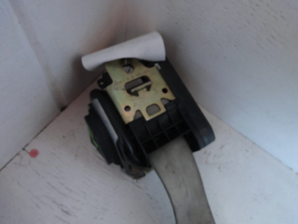 Retractor cinturón seguridad lado pasajero delantero derecho volkswagen passat 1998-2001 OEM Foto 3 de 4