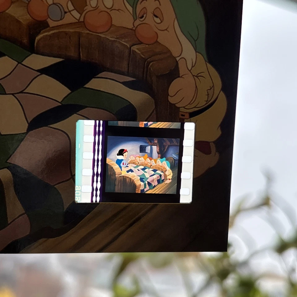 Snow White & The Seven Dwarfs Diamond Edition Blu Ray/ DVD -  Film Cell Classic  - Image 3 of 4