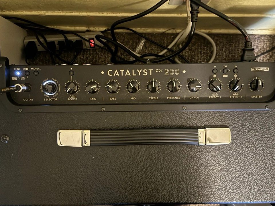 Line 6 Catalyst CX 200 200-watt 2 x 12-inch Combo Amplifier - Image 2 of 4