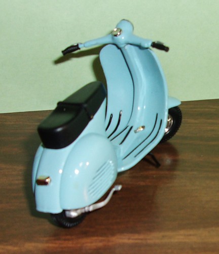1997 Xonex Die Cast Limited Edition Blue Vespa Scooter Moped 6th in the Series - Picture 8 of 23