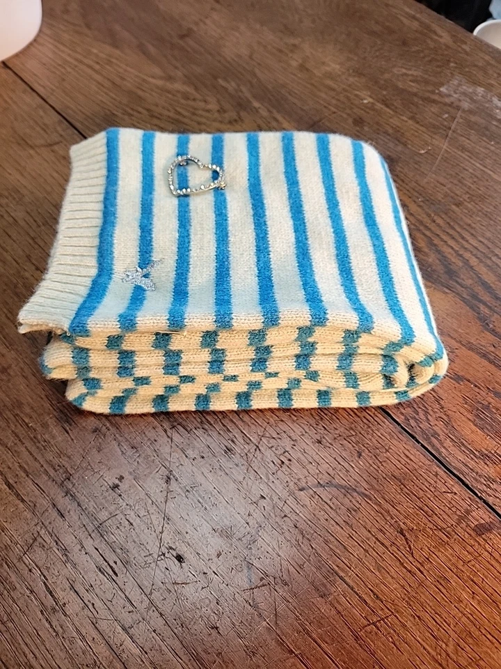 American Eagle Striped Scarf Rhinestone Heart Pin White Blue Wool 7" X 68" - Image 4 of 4