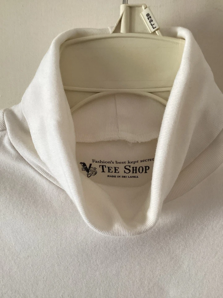 Victoria Secret Tee Shop Juniors Large Lot Of 2 White & Gray Turtleneck Tops - Image 4 of 4