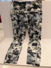 NWOT Women’s RBX Floral Black & White Leggings Size Lg Black Polyester/Spandex