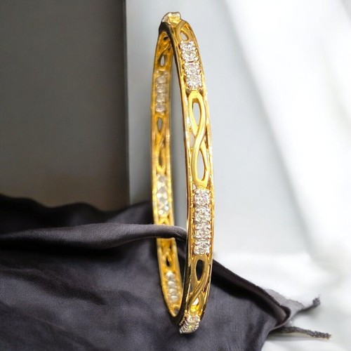 Classy 2.25 Cts Round Brilliant Cut Natural Diamonds Bangle 14K Yellow Gold - Picture 2 of 12