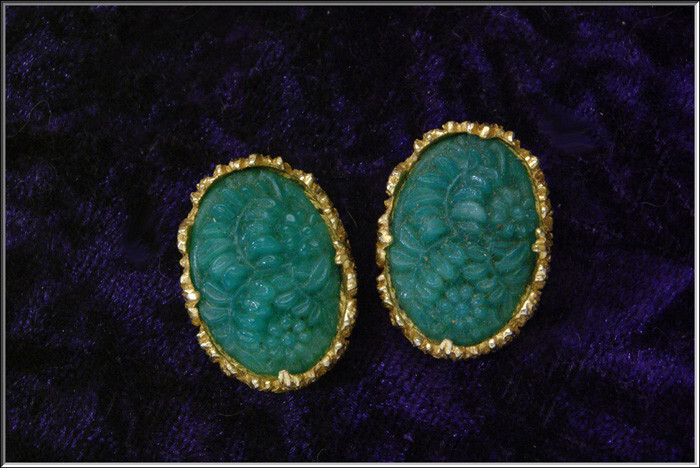 Vtg 1920s Art Deco Czech Bohemian Molded Green Peking Glass Floral Earrings