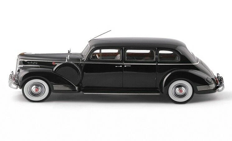 Limusina de 7 asientos Packard Super Eight 180 de 1941 a escala 1:43 de Esval - Imagen 2 de 4