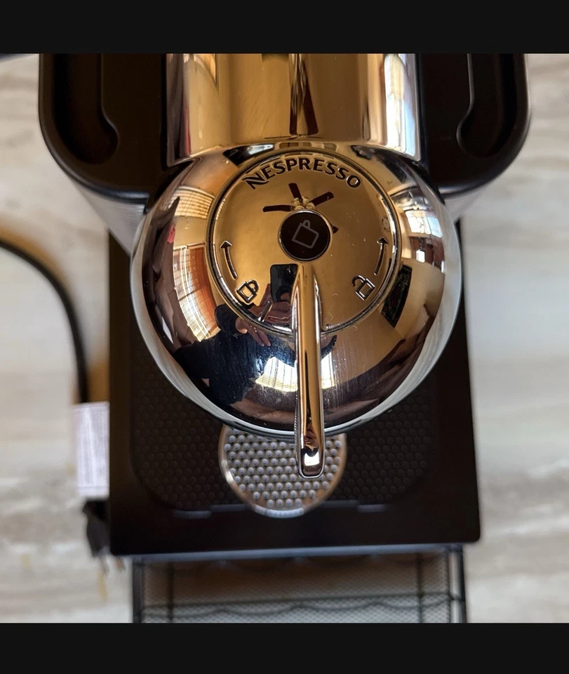 Máquina de café espresso Nespresso Vertuo Pop Sliver com 12 cápsulas - Imagem 3 de 4