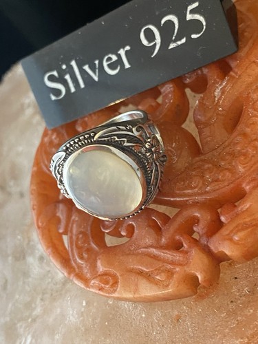 Solid Silver And Mother Of Pearl Signet Ring - Picture 4 of 8