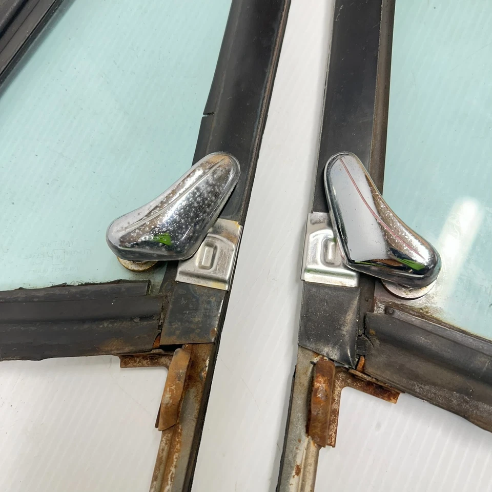 1973-80 Chevy C/K Squarebody Suburban truck Wing Vent Window Assembly Set Foto 3 de 4