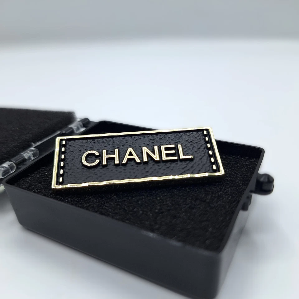 CHANEL PARIS LOGO PLATE BROOCH PIN BLACK AND GOLD PLATED - Image 2 of 4