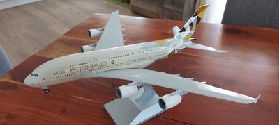Flugzeugmodell Skymarks Airbus A380 Etihad 1:200 neuwertiger Zustand