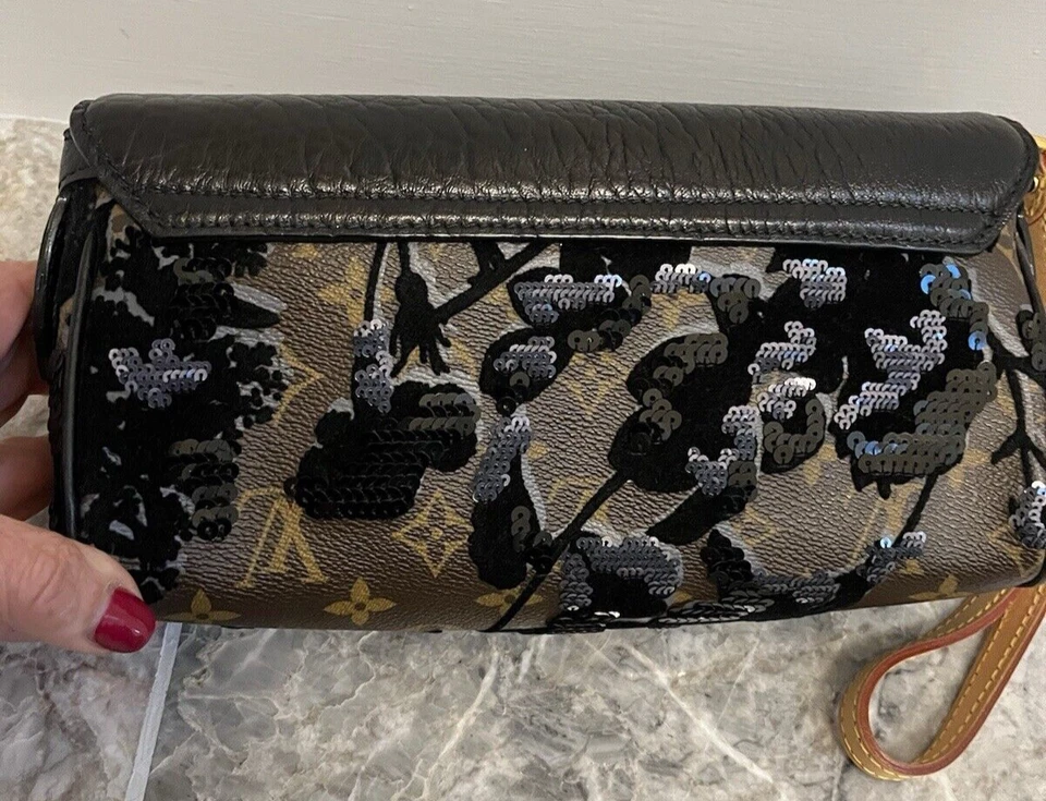 Bolso sin asas Louis Vuitton monograma Fleur De Jais Manege lentejuelas negro lona cuero Foto 2 de 4