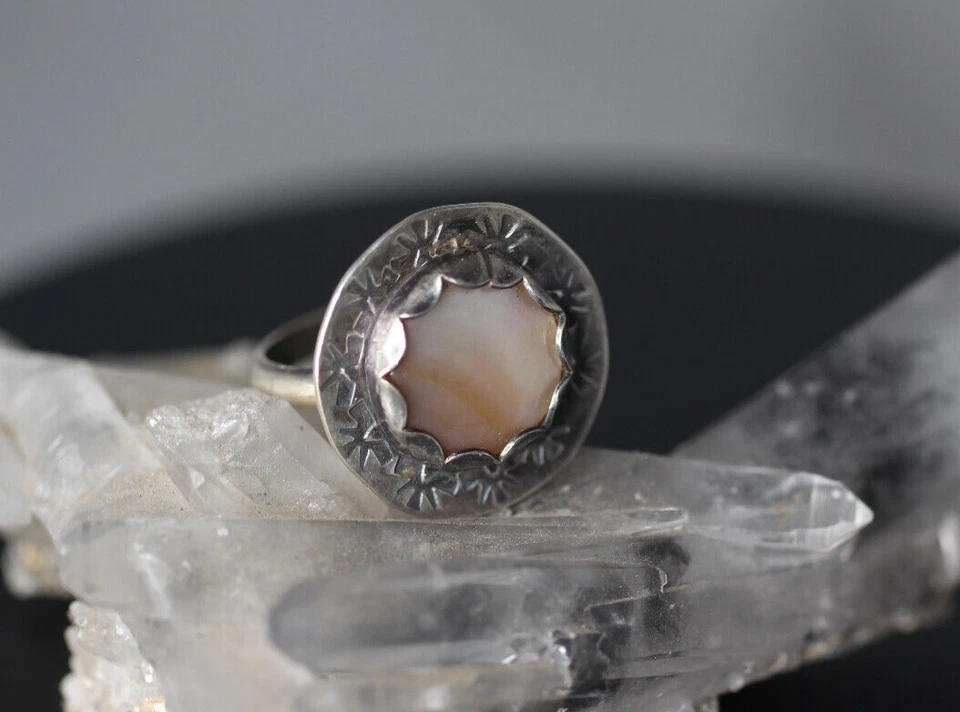 Anillo concha madreperla cabujón piedras preciosas .925 plata esterlina banda talla 7 Foto 2 de 4