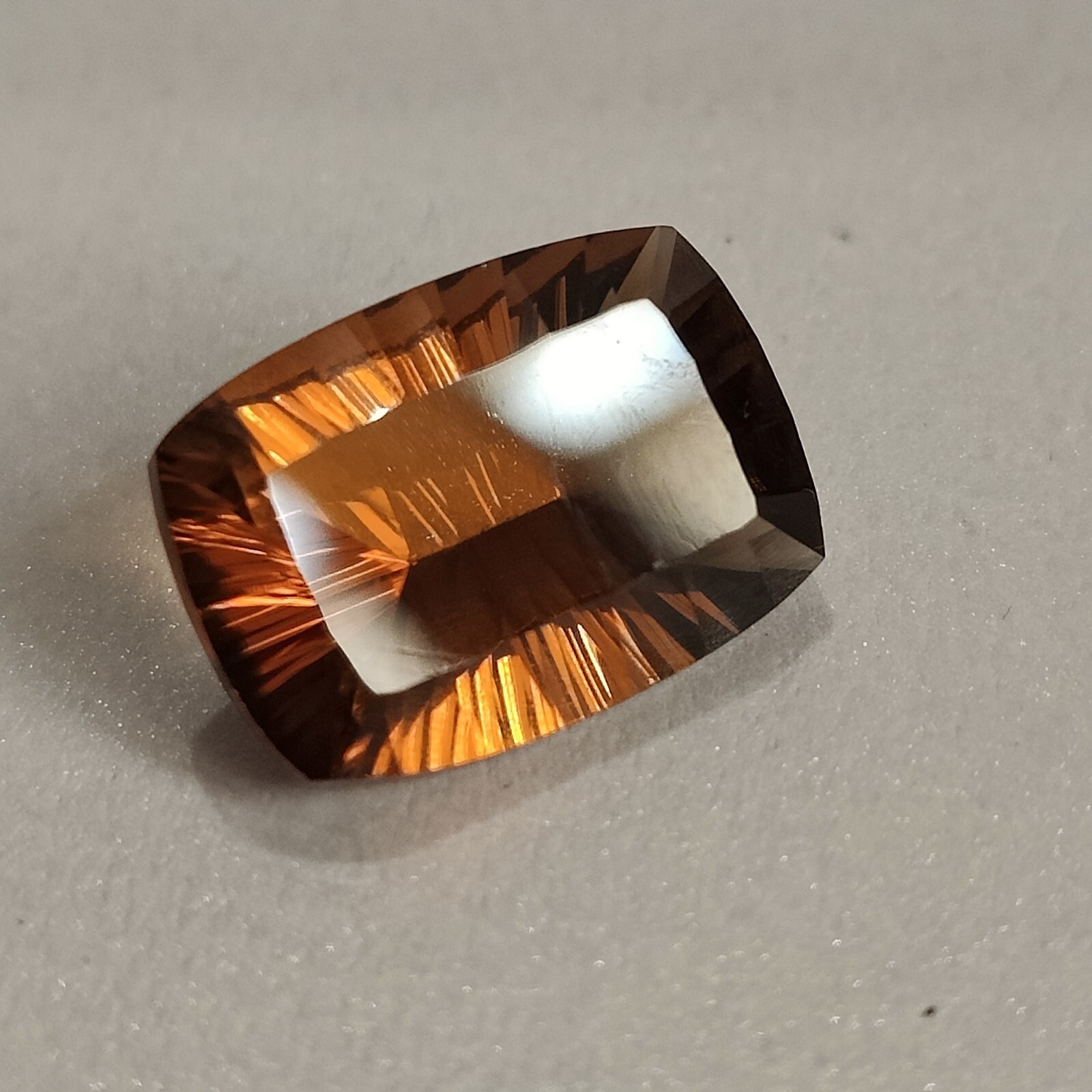 Citrine Honey 10.56 CT Gemme Transparente de Haute Clarté Découpée pour Haute Bijouterie