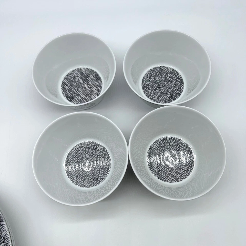 Juego de 4 vajilla blanco y negro 16 piezas Carate & Barrel Leif de Julia Rothman Foto 2 de 4