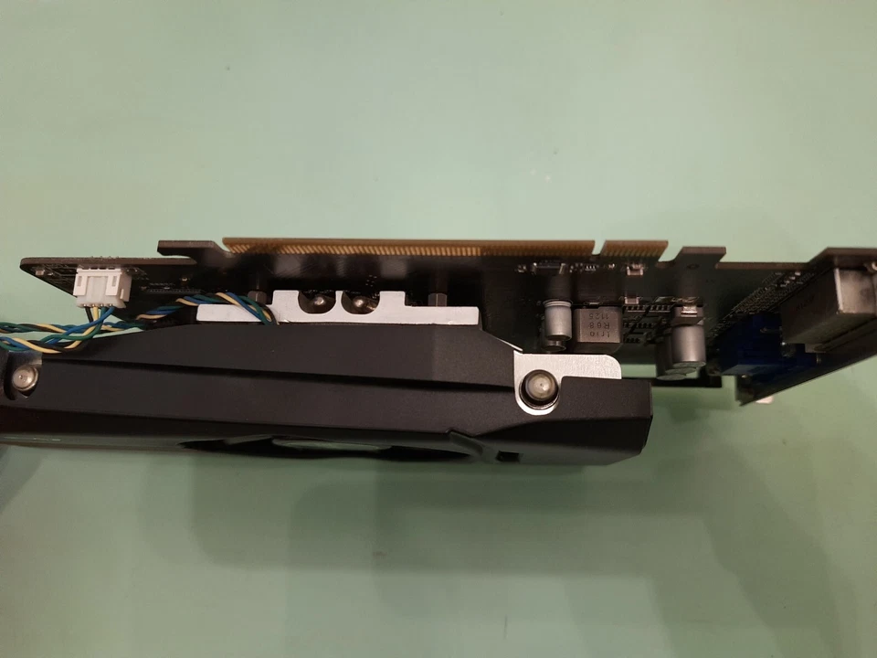 ASUS AMD Radeon HD6770 1GB GDDR5 DirectX 11 + scatola originale - Immagine 3 di 4