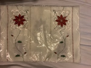 SANTINI CHRISTMAS, CHRISTMAS TABLE SCARF/RUNNER 15” X 54”, GORGEOUS BRAND NEW