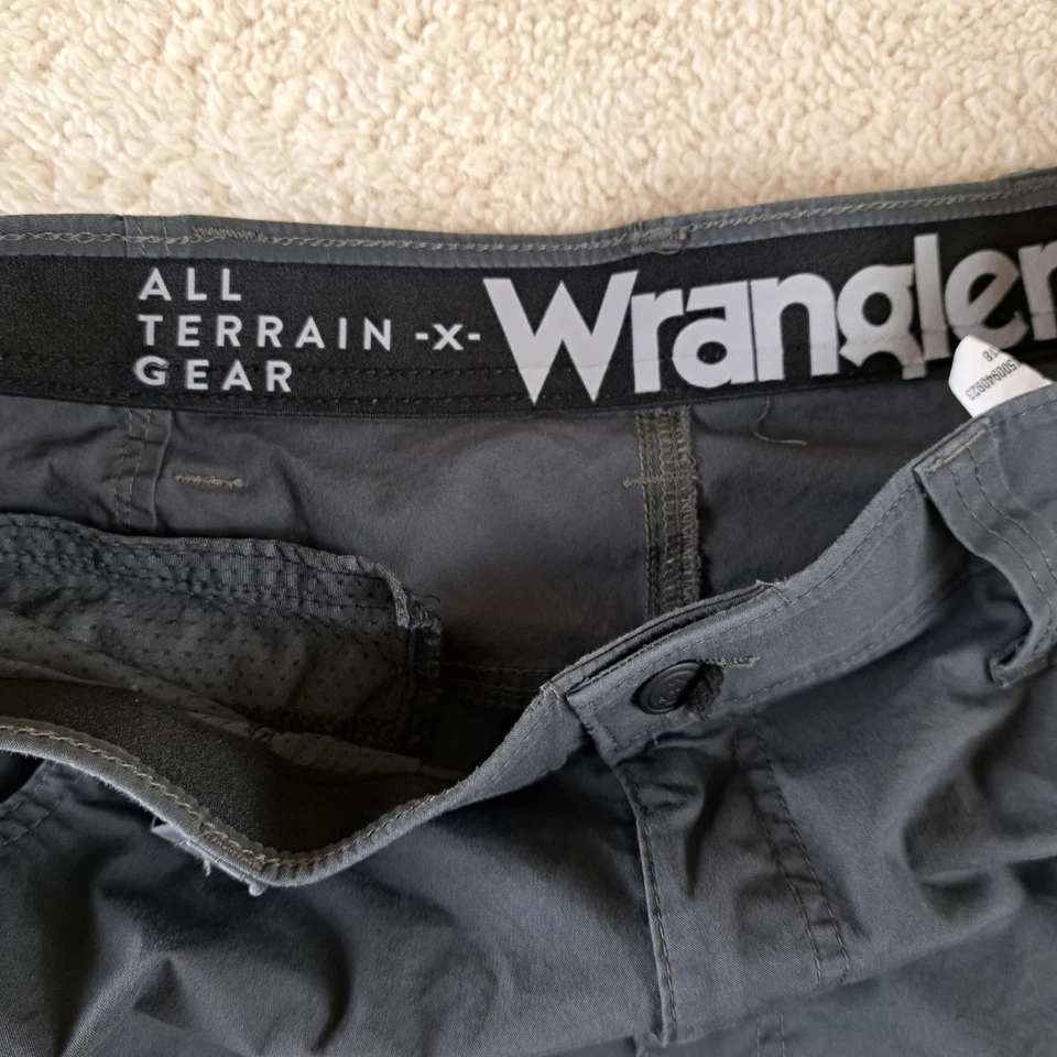 Pantalones Cortos de Carga Wrangler ATG Para Hombres Talla 34 Senderismo Pesca Gris Equipo Todo Terreno Foto 3 de 4