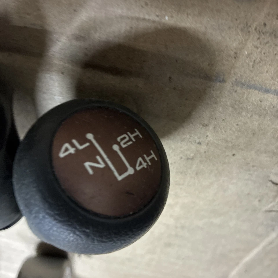 Mazda B2600 1989 4x4 M/T consola de piso palanca de cambios bisel gris usado OEM Foto 3 de 4