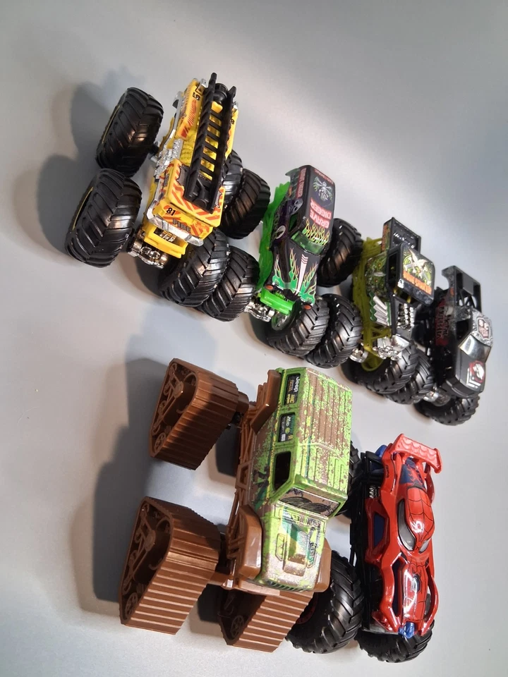 Lot Of 6 Hot Wheels Monster Jam Trucks - Image 2 of 4