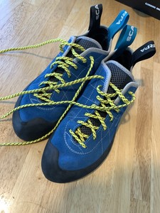 climbing shoes size 9
