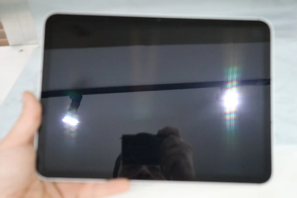 Apple iPad 11" (A16) - 128GB - Silver (WIFI + CELL) Unlocked MD7F4LL/A #19979 - Image 2 of 4