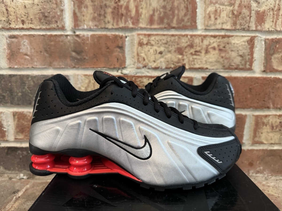 New Nike Shox R4 Metallic Silver Black Red AR3565-011 Women Size