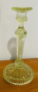 Preßglas Kerzenleuchter Uranglas