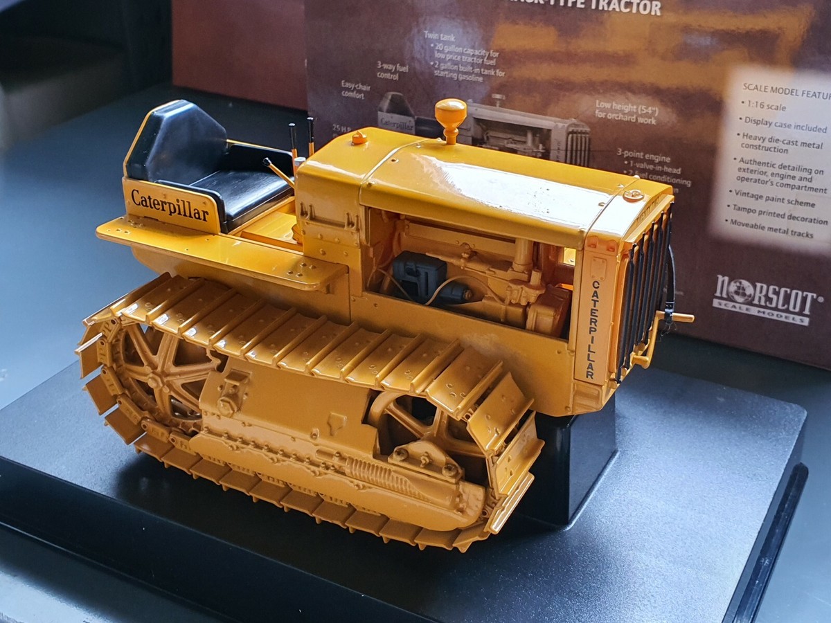 1:16 Caterpillar CAT Twenty-Two Track Type Tractor By 1:16 Caterpillar CAT Twenty-Two Track Type Tractor By
