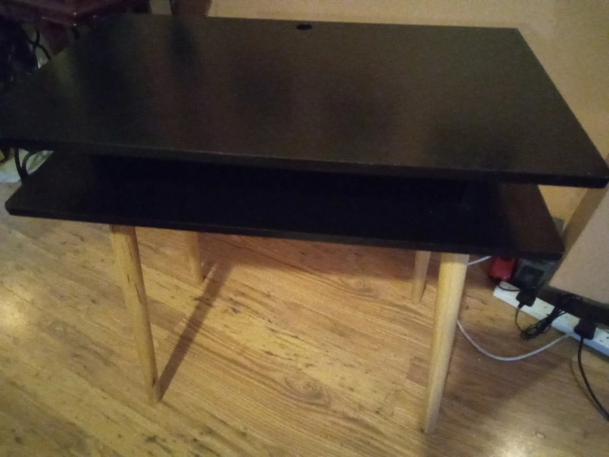 Small desk 2024 for adults