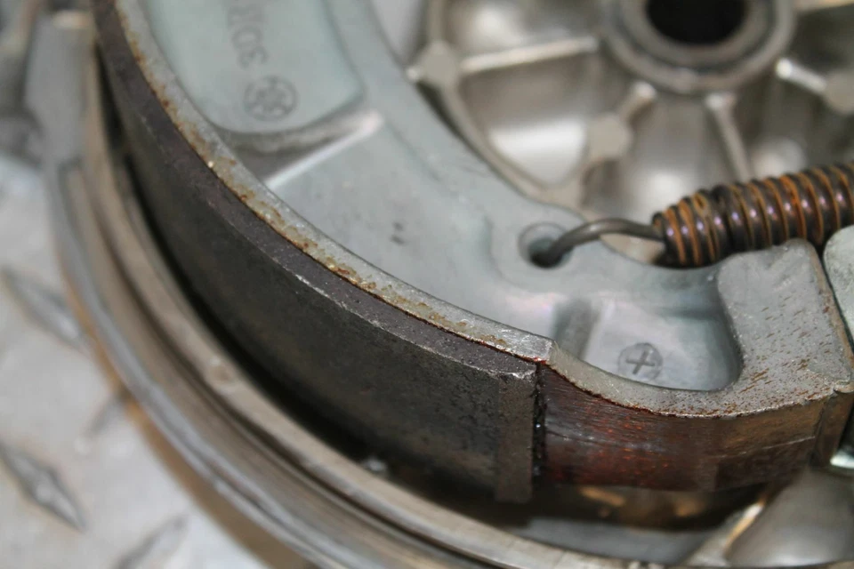 1986 YAMAHA VIRAGO XV 700 ЗАДНИЙ ТОРМОЗ ЗАДНЯЯ ПЛАСТИНА ПАНЕЛИ ОБУВИ 42H-25321-02-00 - Изображение 4 из 4