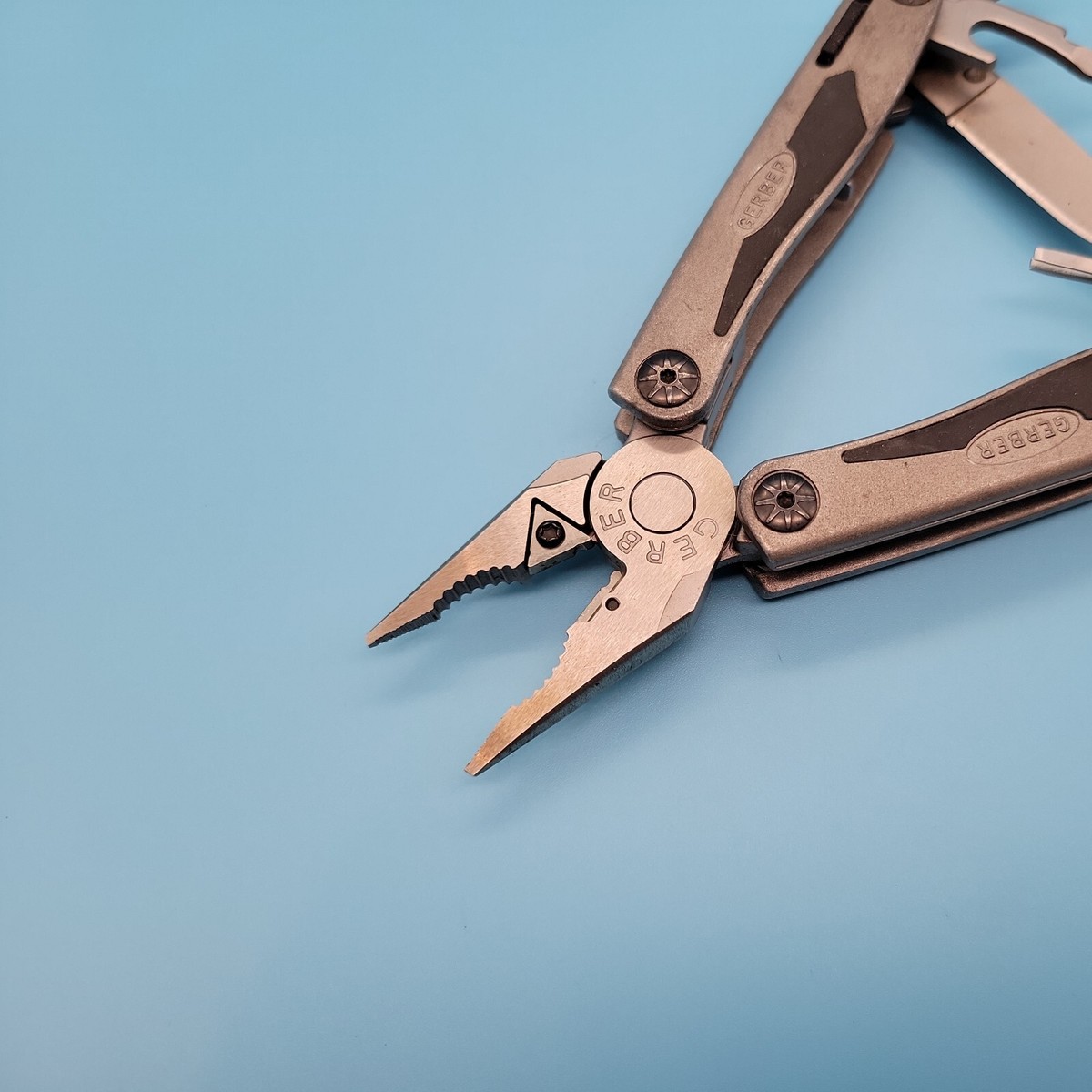 Gerber USA Multi-Plier 700 Urban Legend Multi Tool -Plier Scissors