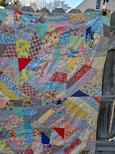 Hermoso Edredón Loco Abuela Núcleo Floral Mecanizado 90 X 66 Usado Envejecido De Colección - Imagen 7 de 24
