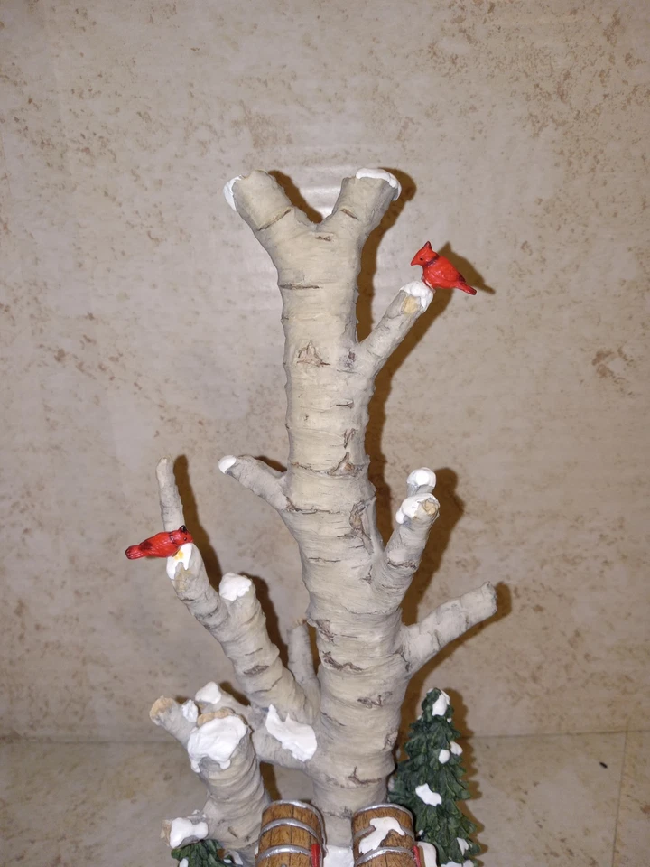 Деревенская коллекция кардиналов 9 дюймов Dept 56 «БЕРЕЗОВЫЙ КЛАСТЕР с 2 ПОЧТОВЫМИ ЯЩИКАМИ» - Изображение 3 из 4