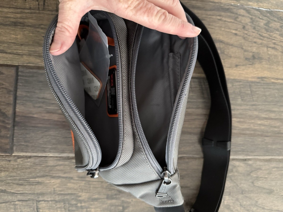 TUMI ボディバッグ グレー TUMI Grey/Orange/Black Gunmetal Hardware Expandable Strap Waist
