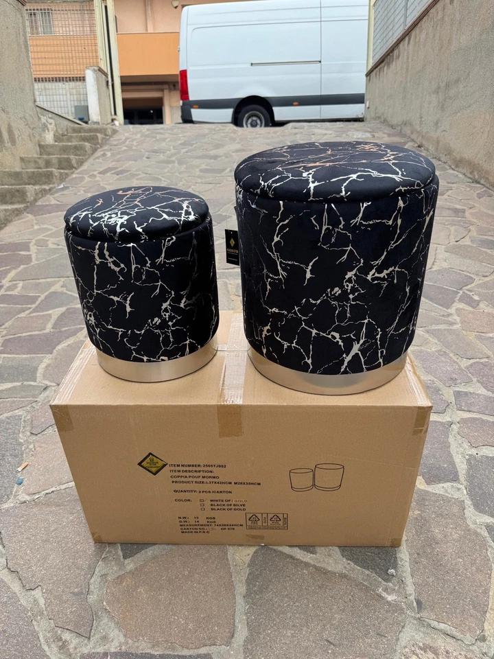 Set di 2 pouf portaoggetti Marmo Rotondo Imbottito Nero Con Dettaglio Argento - Immagine 2 di 4