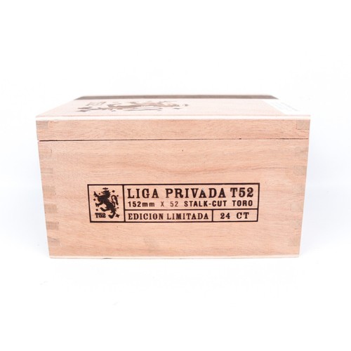 Caja de cigarros de madera vacía Liga Privada Stalk-Cut Toro T52 7" x 6" x 4" - Imagen 8 de 12