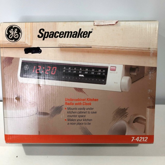 Ge Spacemaker Under Cabinet Am Fm Radio Digital Clock Model 7 4212