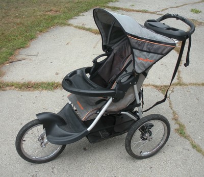 baby trend stroller front wheel stuck