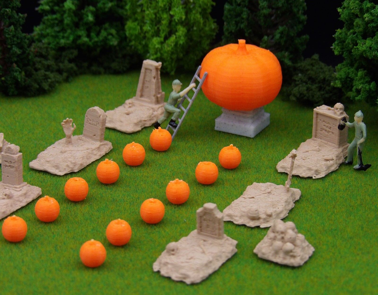 21 pc HO Scale 3D Model Railroad HalloweenTown, Halloween Town pieces