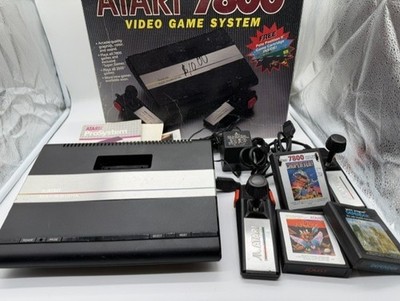 Atari 7800 Video Game Console -2 Controllers w/ box and games - Cleane and teste