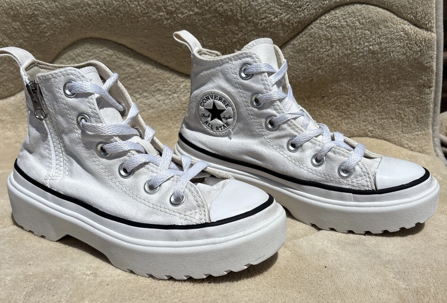 Scarpe alte Converse Youth Chuck Taylor All Star Lug Lift taglia 11 bianche ragazze