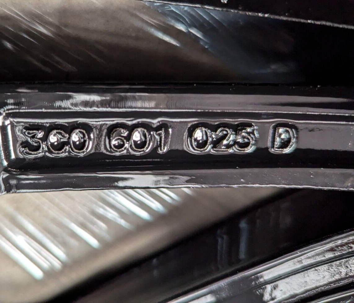 4X BLACK GENUINE VW R32 TOURAN EOS GOLF MK7 8 6 5 CADDY MAXI 17" ALLOY