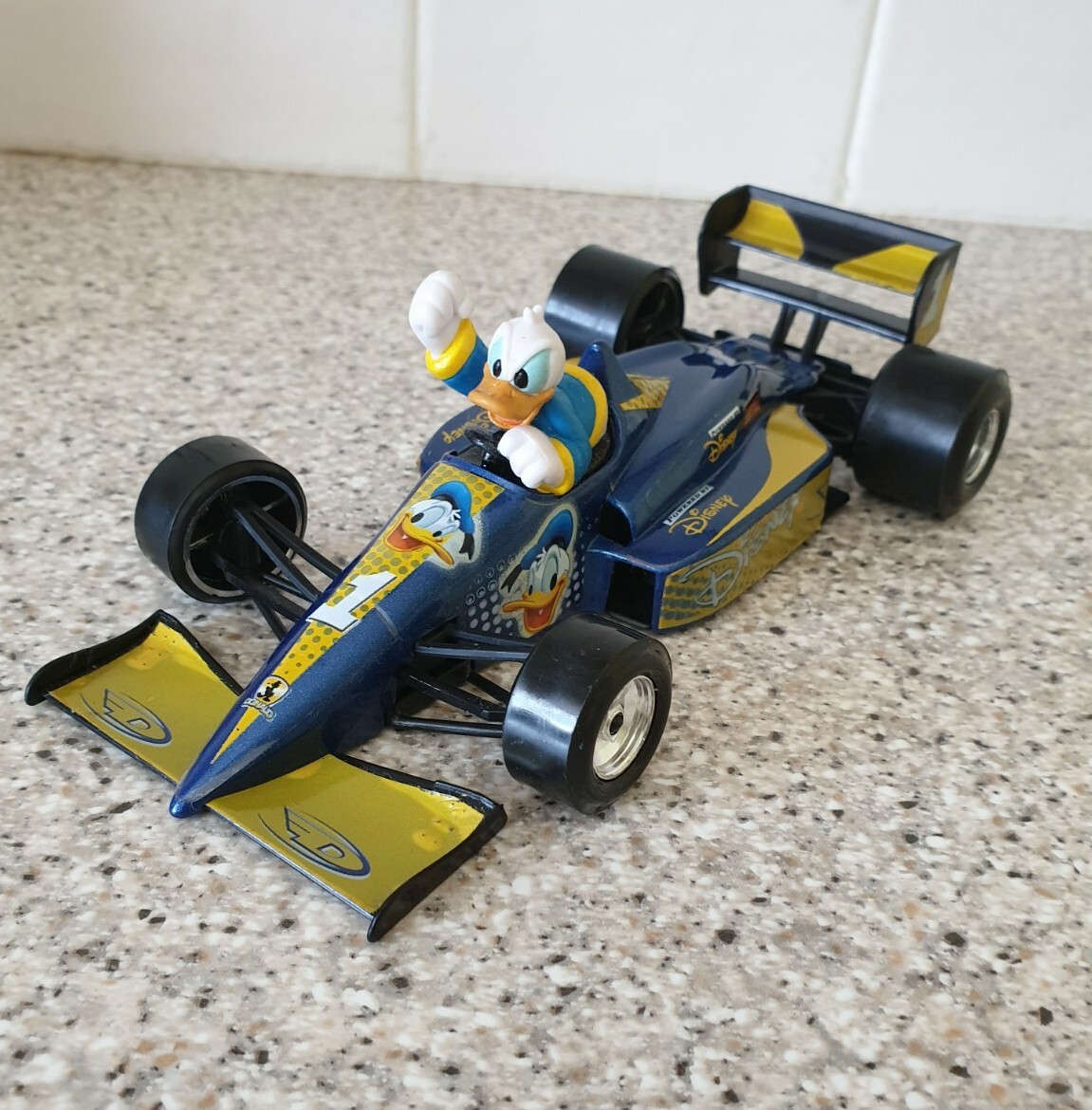 【80s】ヴィンテージ ドナルド レーシング burago ブラゴ ディズニー 80s】ヴィンテージ ドナルド レーシング burago ブラゴ ディズニー