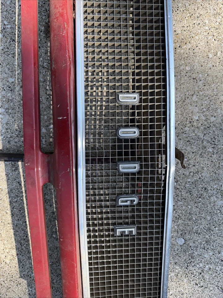 Dodge Coronet 1968 rejilla con parrilla superior soporte radiador capó pestillo Foto 3 de 4